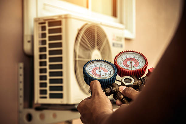 Professional Hvac technician working in Great Lakes, IL